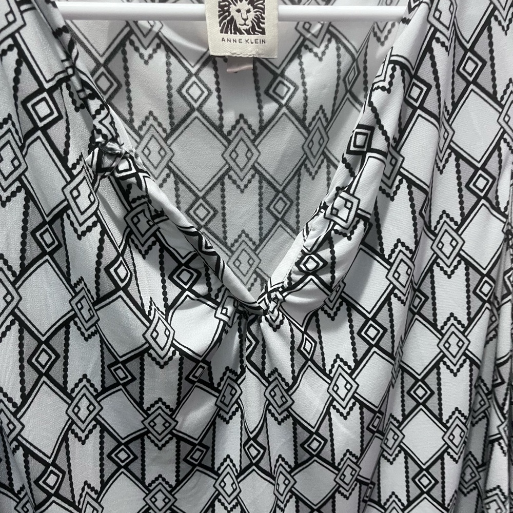 Anne Klein Black and White Diamond Pattern Blouse